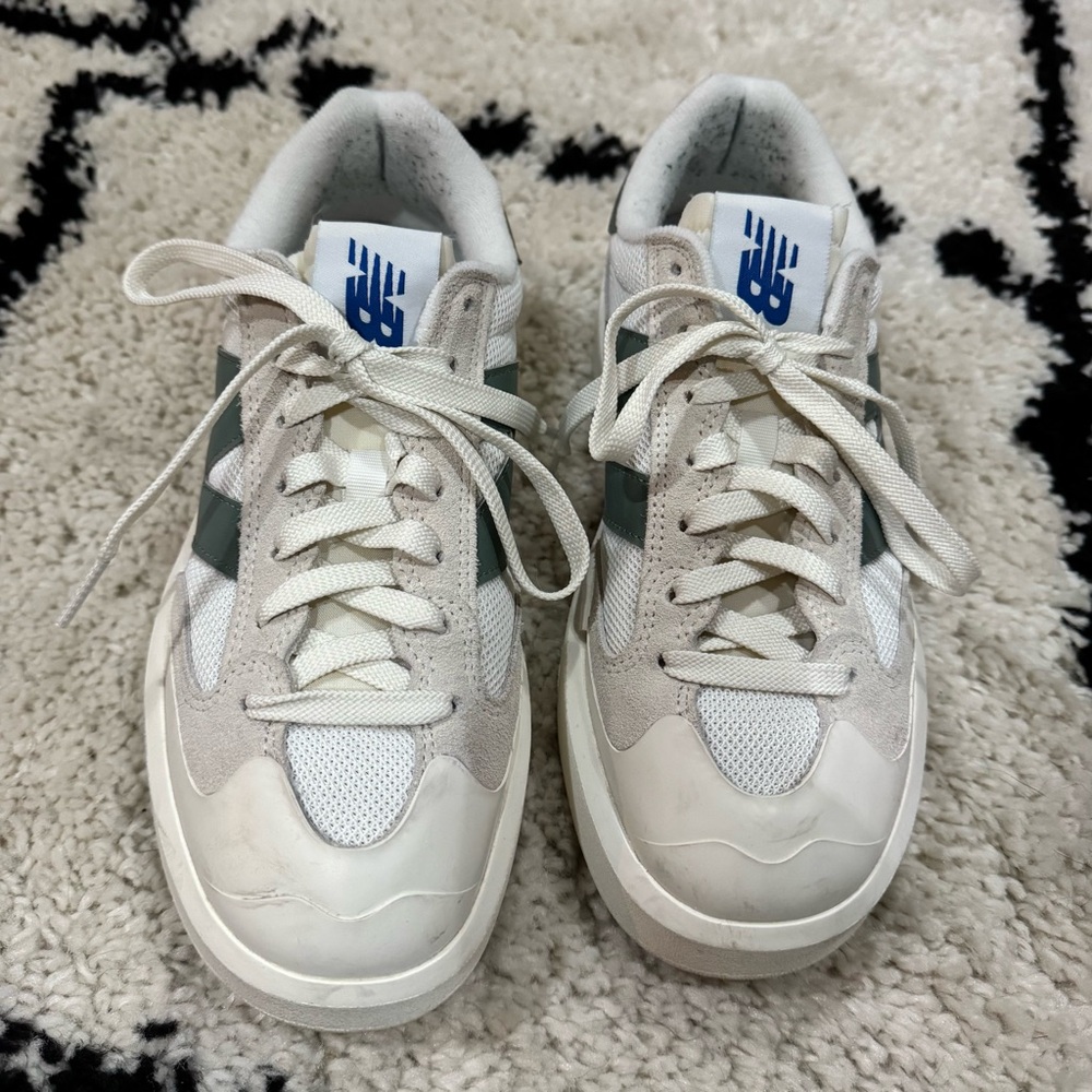New Balance CT302 Low-Top Platform Sneakers in Green and Cream - Picture 2 of 5